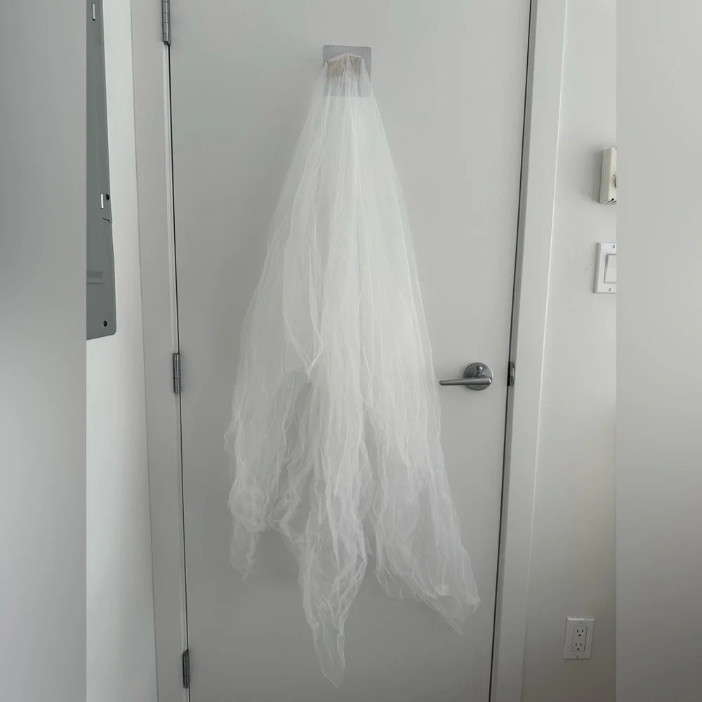 Davie & Chiyo Rue Veil - Picture 2 of 5